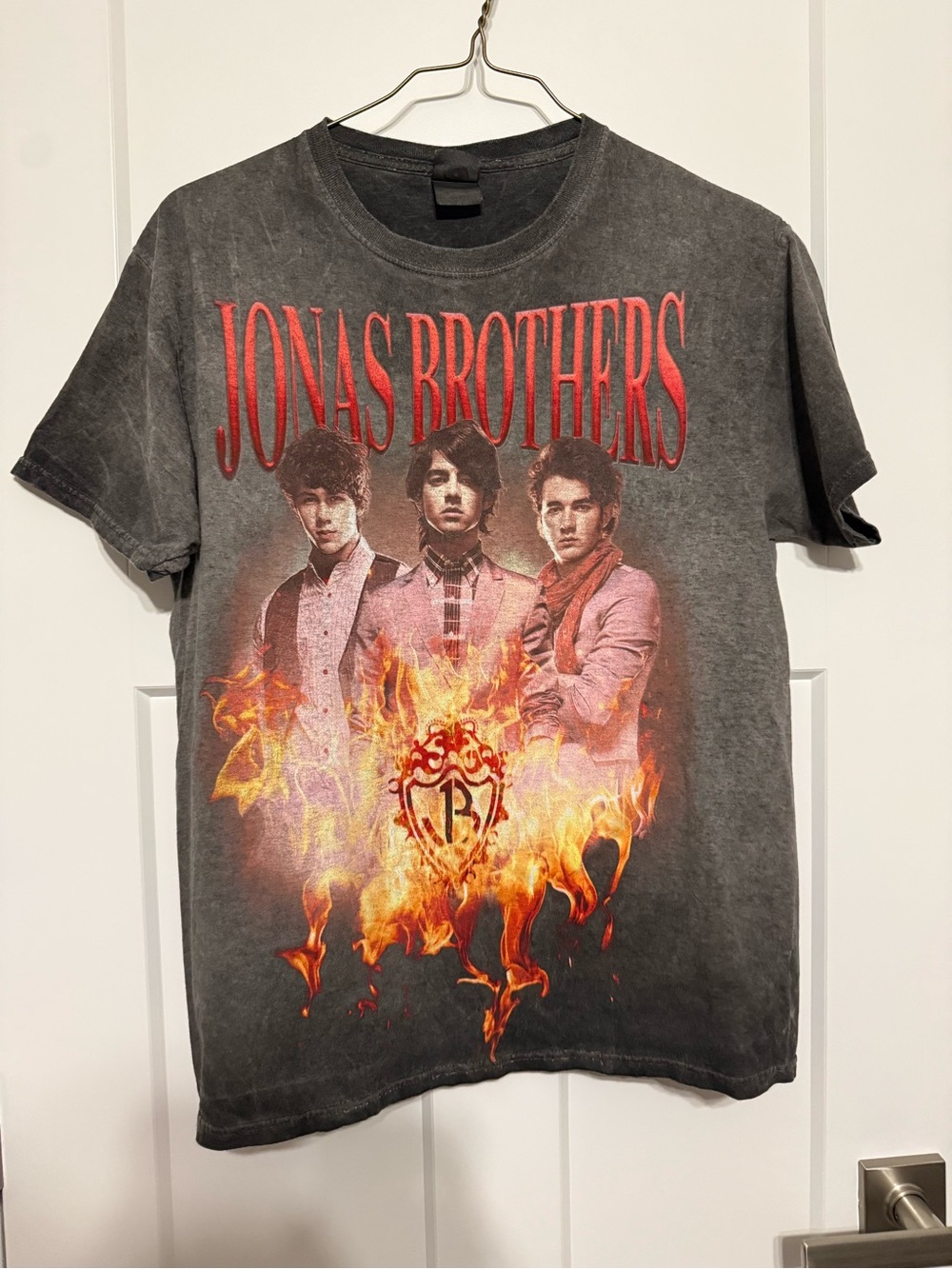 Vintage Jonas Brothers Burning Love tour T shirt - Picture 7 of 7